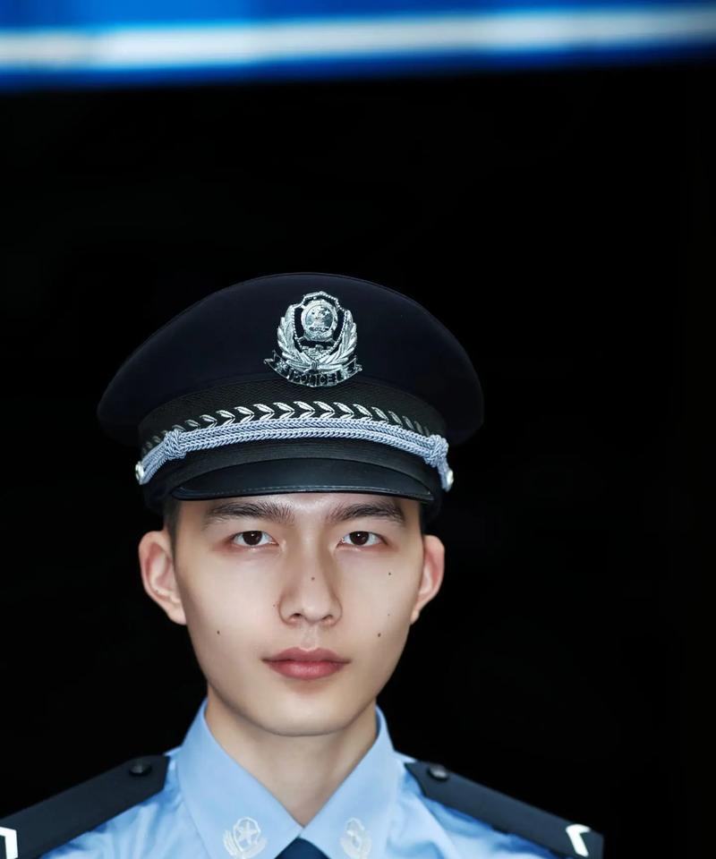 威龙红警真人照片拍摄技巧是什么？如何拍出高质量的真人照片？  第3张